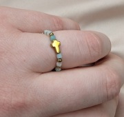 Pierścionek elastyczny różaniec kamienie amazonit krzyżyk prezent pamiątka 