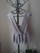 Bluzka na ramiączkach top baskinka z cekinami dekolt V Lipsy rozmiar S