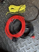 Zestaw kabli do podłączenia subwoofera / wzmacniacza (ok. 4 m)