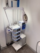 Kombajn kosmetyczny wielofunkycjny z wapozonem, lampą lupą i podgrzewaczem 