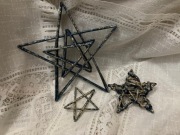 Gwiazdki granatowo-złote z wikliny papierowej