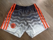 Krótkie spodenki Adidas rozmiar 104