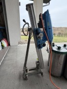 elektryczna wiertnica marki Tyrolit, model DME24MW statyw