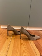 Massimo Dutti nowe zamszowe szpilki khaki zamsz szpic 38