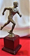 STATUETKA Z CZASÓW PRL. MOSIĘŻNA BIEGACZ 30 CM.