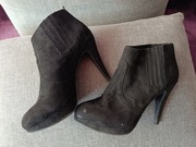 Botki damskie zamsz buty wciągane kolor czarny firma H&M rozmiar 40