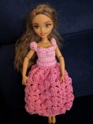 Ręcznie robiona sukienka na szydełku dla lalki Barbie Dream Besties