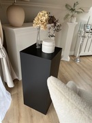 Czarny postument z drewna do dekoracji wnętrz , Kolumna na rzeźbę lampę 