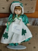 Kolekcjonerskie Lalka porcelanowa 18cm.  .w super stanie