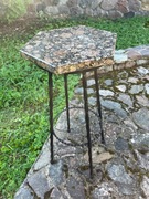 Elegancki hoker z marmurowym blatem i metalową podstawą – 2 sztuki