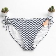Biało czarny dół od bikini rozm xl opis