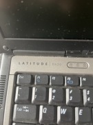 Dell Latitude D630 – działa, uszkodzona klawiatura, RS232, komplet zasilacz