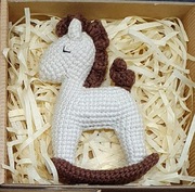 Konik na biegunach, wykonany na szydełku. Świąteczny prezent