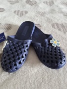 Klapki basenowe nowe, r. 37