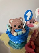 Miś misiek na tort ozdoba z masy cukrowej 