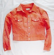 czerwona kurtka dżinsowa, krótka katana czerwona kurteczka