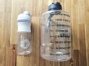 Blender Bottle Sportmixer 820 ml + butelka na wodę SLUXKE 3,78 l