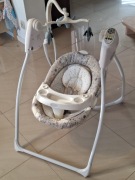 Bujak elektryczny / huśtawka Graco dla niemowląt z zabawkami