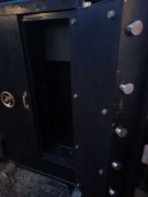 Sejf,Kasa pancerna 3 Tony! Złoto,broń ,Największa na rynku. Arheim Berlin