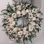 Wianek wieniec na drzwi wiosenny rośliny suszone i stabilizowane.