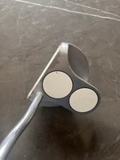 Używany putter Odyssey dla kobiet, praworęczny.