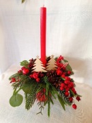 Stroik z czerwoną świecą, ozdoba stołu, głóg, jabłuszka,osłonka ceramiczna 