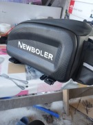Sakwa rowerowa marki Newboler. 