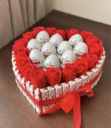 Zestaw Prezentowy Serce – Kinder Niespodzianka & Czerwone Mydlane Róże