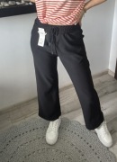 Nowe czarne spodnie dresowe o szerokich nogawkach S/M – komfort i styl