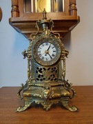 Zegar kominkowy, bogato zdobiony - mosiądz