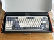 RK Royal Kludge L98 – mechaniczna klawiatura 95% z ekranem LCD i pokrętłem