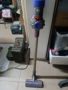 odkurzacz pionowy dyson SV10 