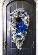 Wianek wieniec ośnieżony na drzwi święta