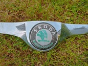 Atrapa logo Skoda Fabia II