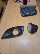 Halogen lewy + ramka Toyota Avensis T25 03-08 lift 