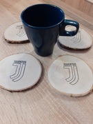 Juventus Turyn. Podkładka pod kubek. Naturalne drzewo 