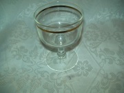 KIELICH ZE ZŁOTYM PASKIEM DO SZAMPANA - Z PRL-u