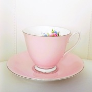 **różowa filiżanka porcelana Royal Albert 1950+