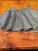 Nowa złota spódnica mini w czarne serca Mohito 32 XXS. 