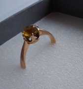 Złoty pierścionek z oczkiem 585 r.15