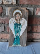 Zielony anioł na starej desce 