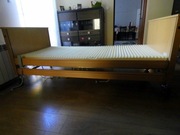 Łóżko rehabilitacyjne kolor jasne drewno producent  Reha Fund sp. z o. o