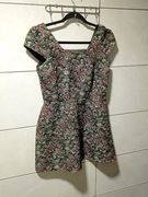 Sukienka w kwiaty rozkloszowana floral