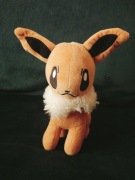 Eevee maskotka pokemony 