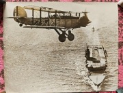 Amerykański lotniskowiec w eskorcie lata 30 XXw.