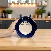 Ceramiczny talerz inspirowany leśnym duchem Totoro – handmade