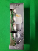 Zestaw kieliszków na jajka marki Day, wykonanych ze stali nierdzewnej. 