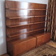 Drewniana fornirowana dwuczęściowa biblioteczka z lat 60-tych XX wieku