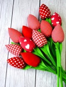 Tulipany nadzień mtki, czerwone tulipany.