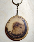 Breloczek do kluczy z drewna czeremchy